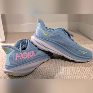 Hoka Clifton 9 Shoe, size 7.5D
